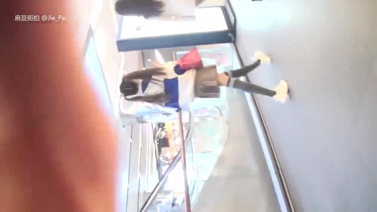 66afc714-32ad-11f0-8e28-4ad8410911d3.mp4