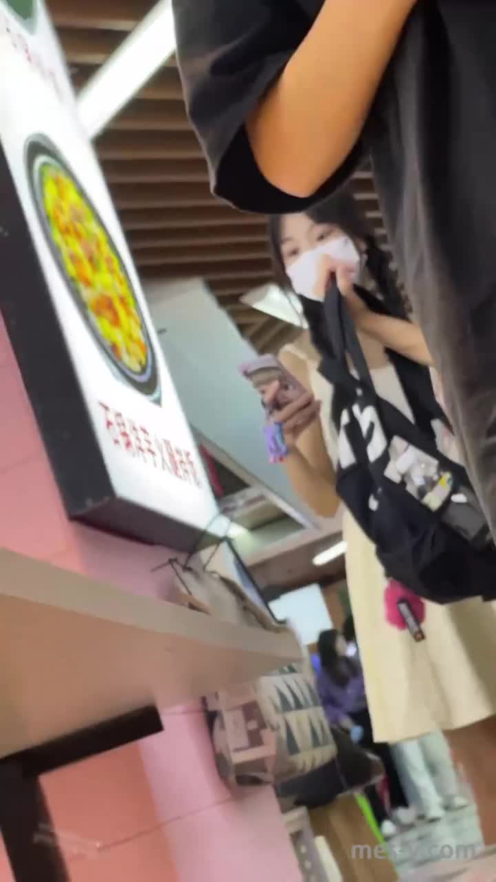 f9449e99-6f1b-4445-bc26-33a9e23b35a9.mp4