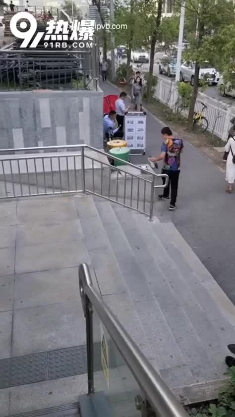 e01d6e20-b436-4534-b64e-32faa10ed1e8.mp4