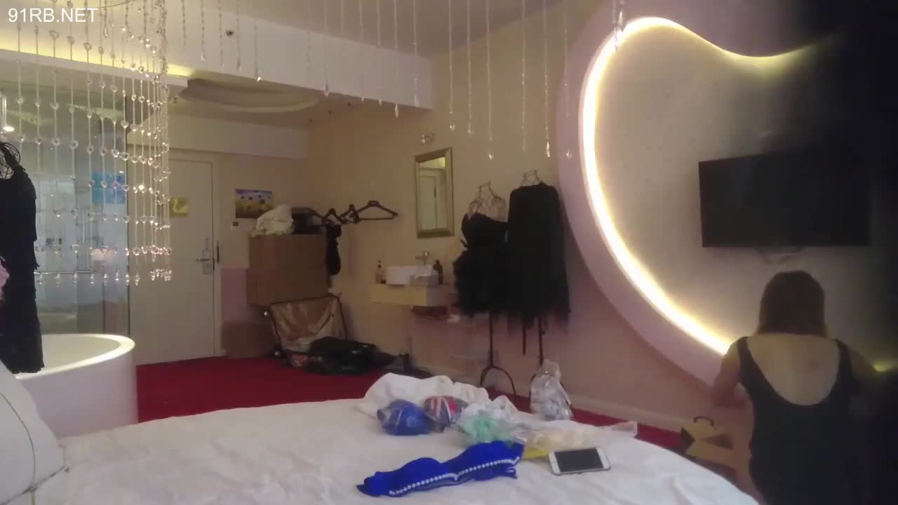 5f8dd59a-c665-49c6-a42e-91a2a4129883.mp4