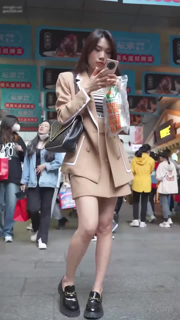 17187f5f-f2cb-41c7-af78-dd7fdcafc350.mp4