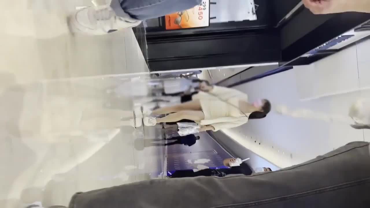 34406c96-f68b-4a30-9aff-cb90a663c60a.mp4