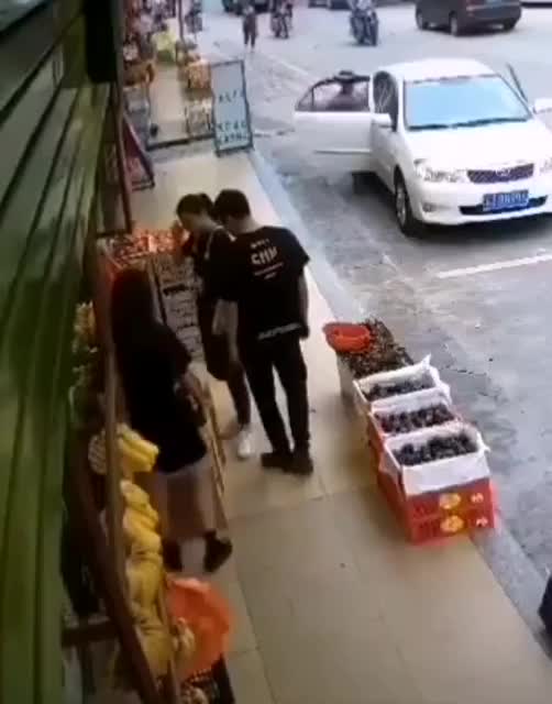 8e76d08d-b822-456a-8347-55cef49d5a31.mp4