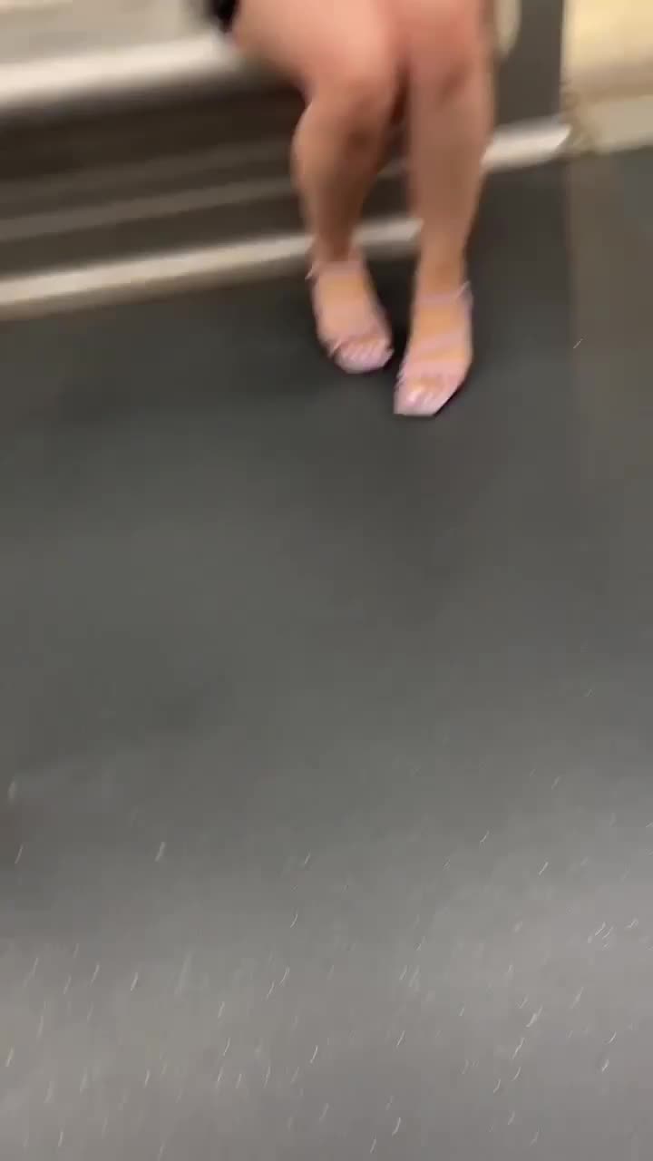 ec7c6e45-8b35-4917-9f08-0785611d9223.mp4