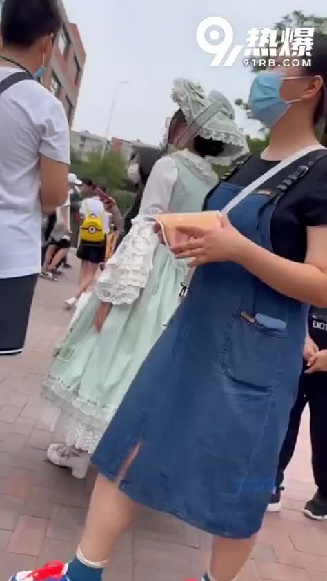 b908db67-8837-4a58-ba89-99da6a1a1433.mp4