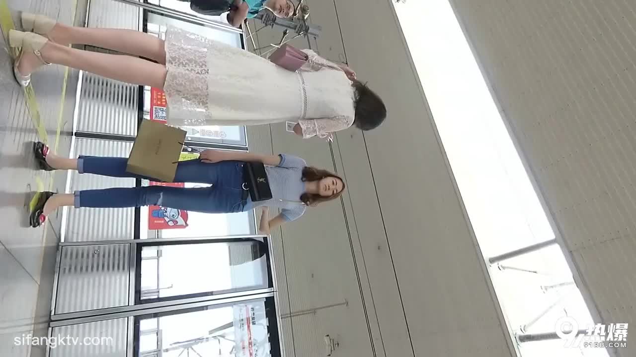 8cb929cd-0ea9-4285-a5dc-008598a53e43.mp4