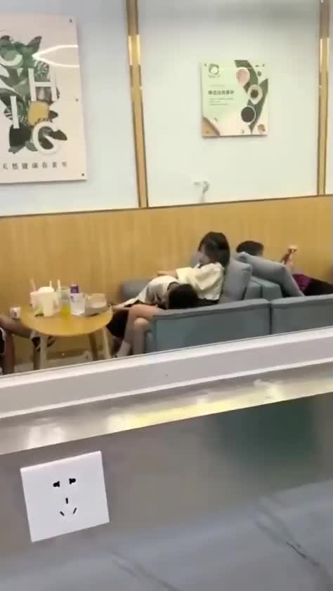 ff4a2b74-fda9-4889-a924-1444a6bc3c0d.mp4
