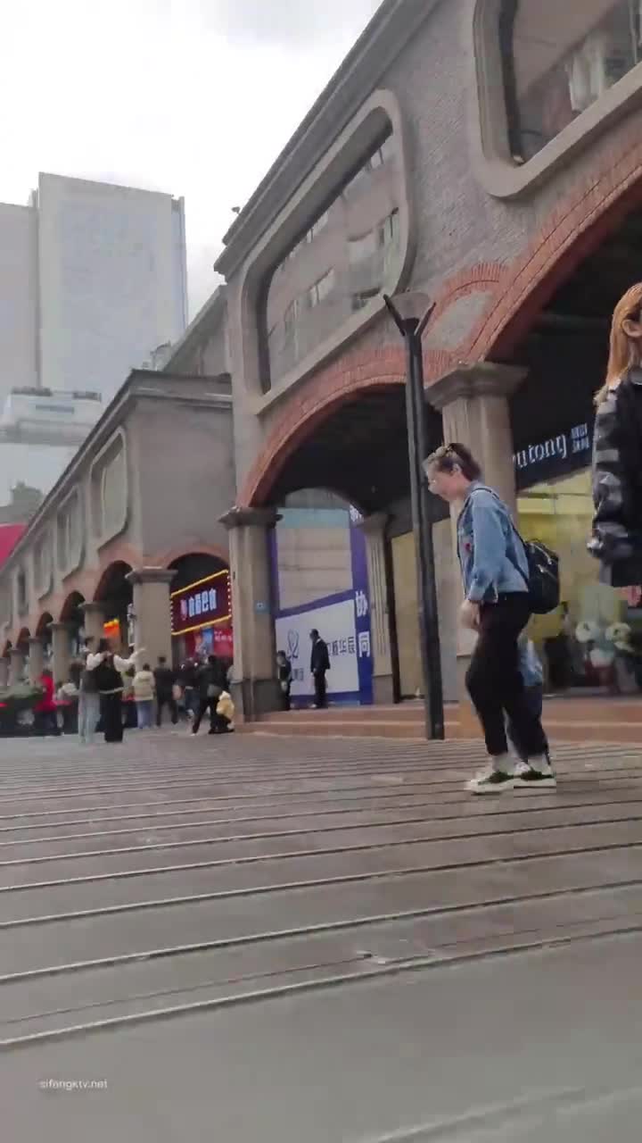 348b9596-331c-11f0-abba-6296f5242e55.mp4