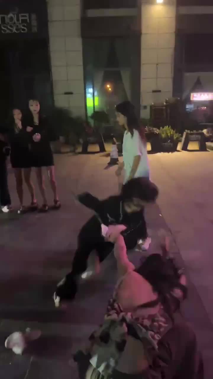 7f74df1b-b17f-4d8e-b919-22bb71f87813.mp4