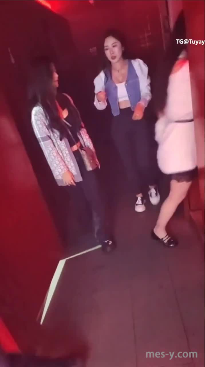 c678338b-a5db-471d-8398-a59b8ed9ce6a.mp4