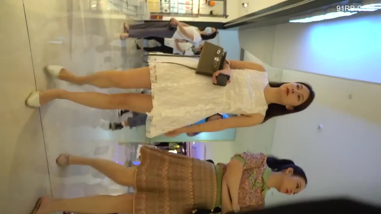 dee98c63-4d76-4e9e-b192-41923256804d.mp4