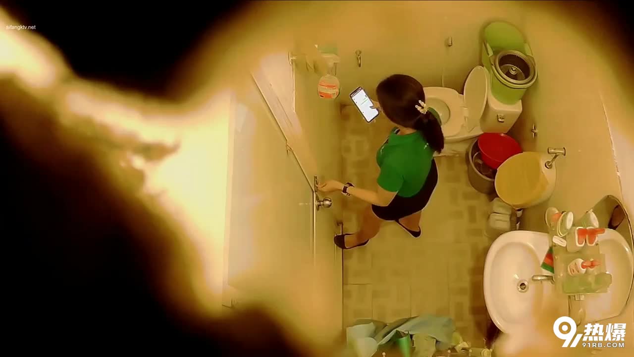b78916b6-5f9d-475e-9c87-aa79745318ea.mp4