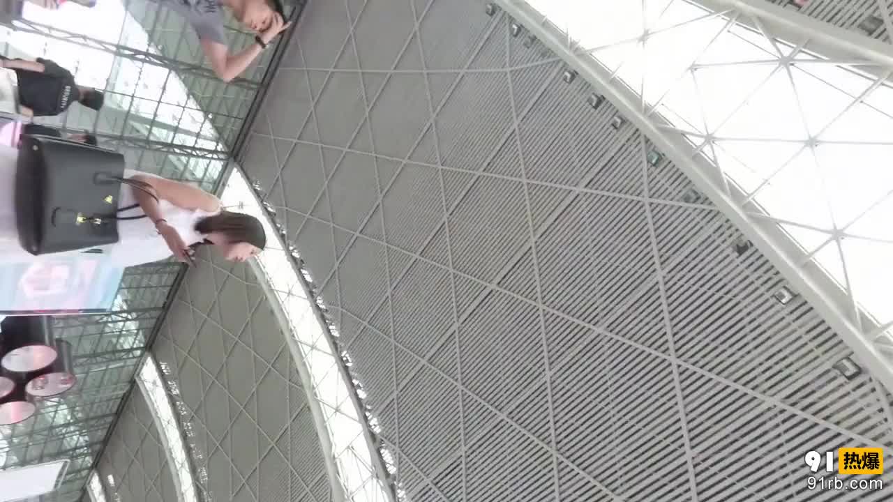 5acb5a52-8418-4e5b-a2ce-ce0965d9c787.mp4