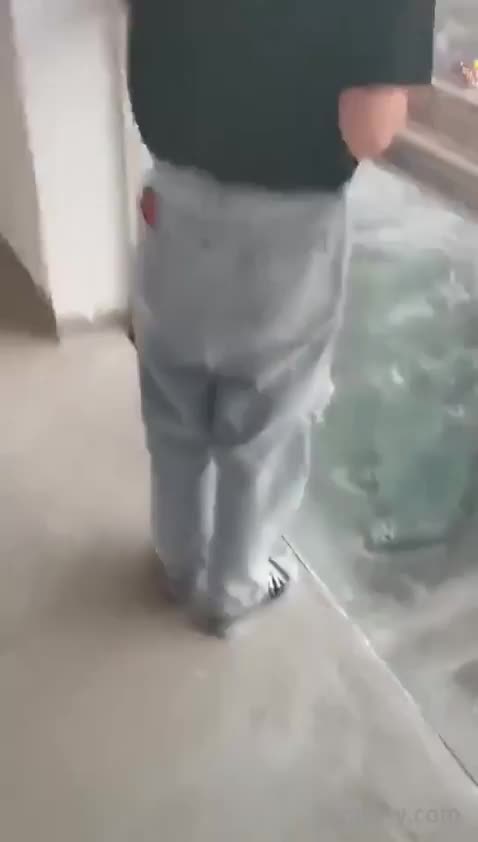 9fe3cb7f-a6e9-4bb3-b60a-333944d2284f.mp4