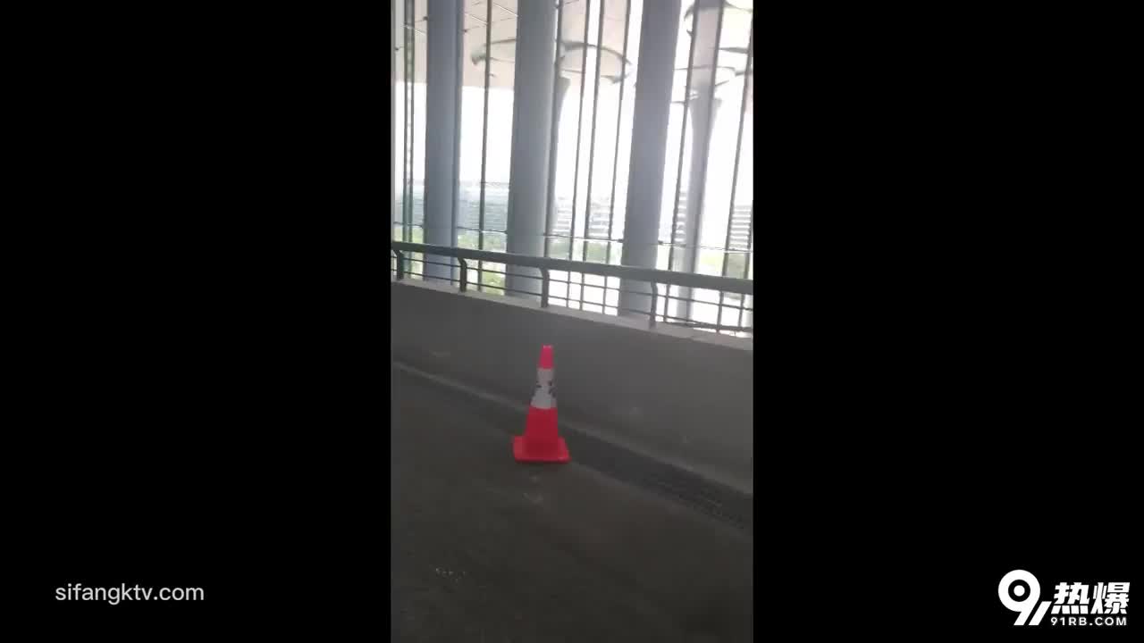704c7b32-743e-40e2-8714-18e26b732eb8.mp4
