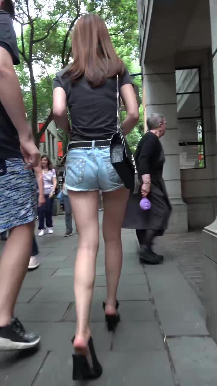 887506a7-cfda-4ce5-83d6-d86eb73e6e5d.mp4
