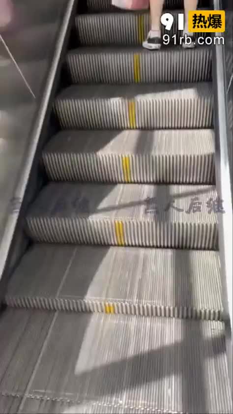 b51a8993-4c15-4247-afee-ad0c9e243d87.mp4