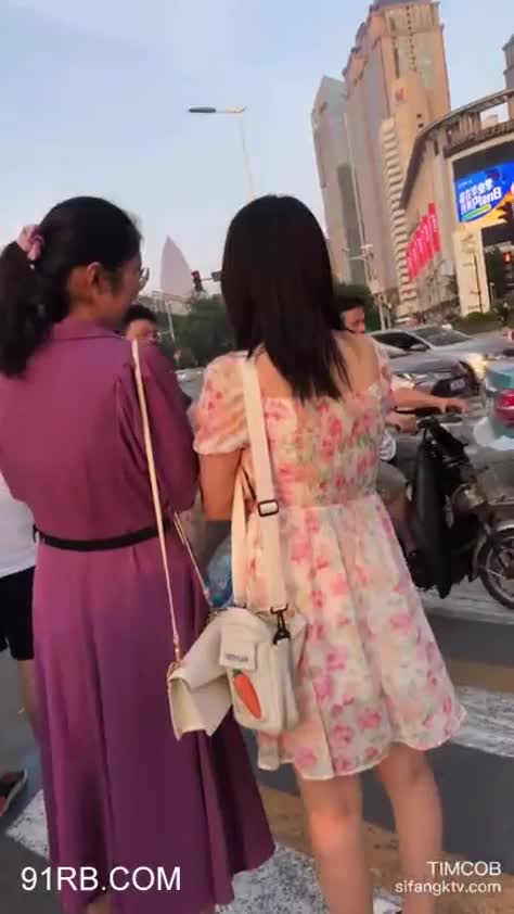 b6fd5e6e-521f-4125-864c-5c2f135dbd88.mp4