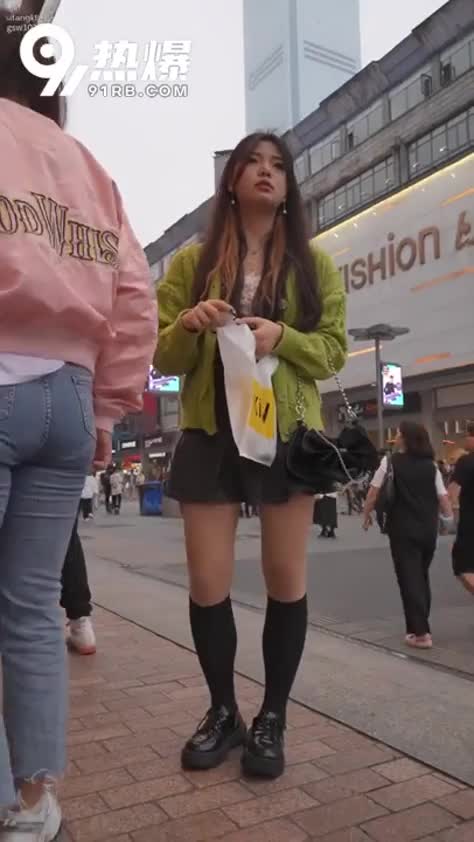 2fe9a84a-99b3-46d9-8db3-909f2e9b36d4.mp4