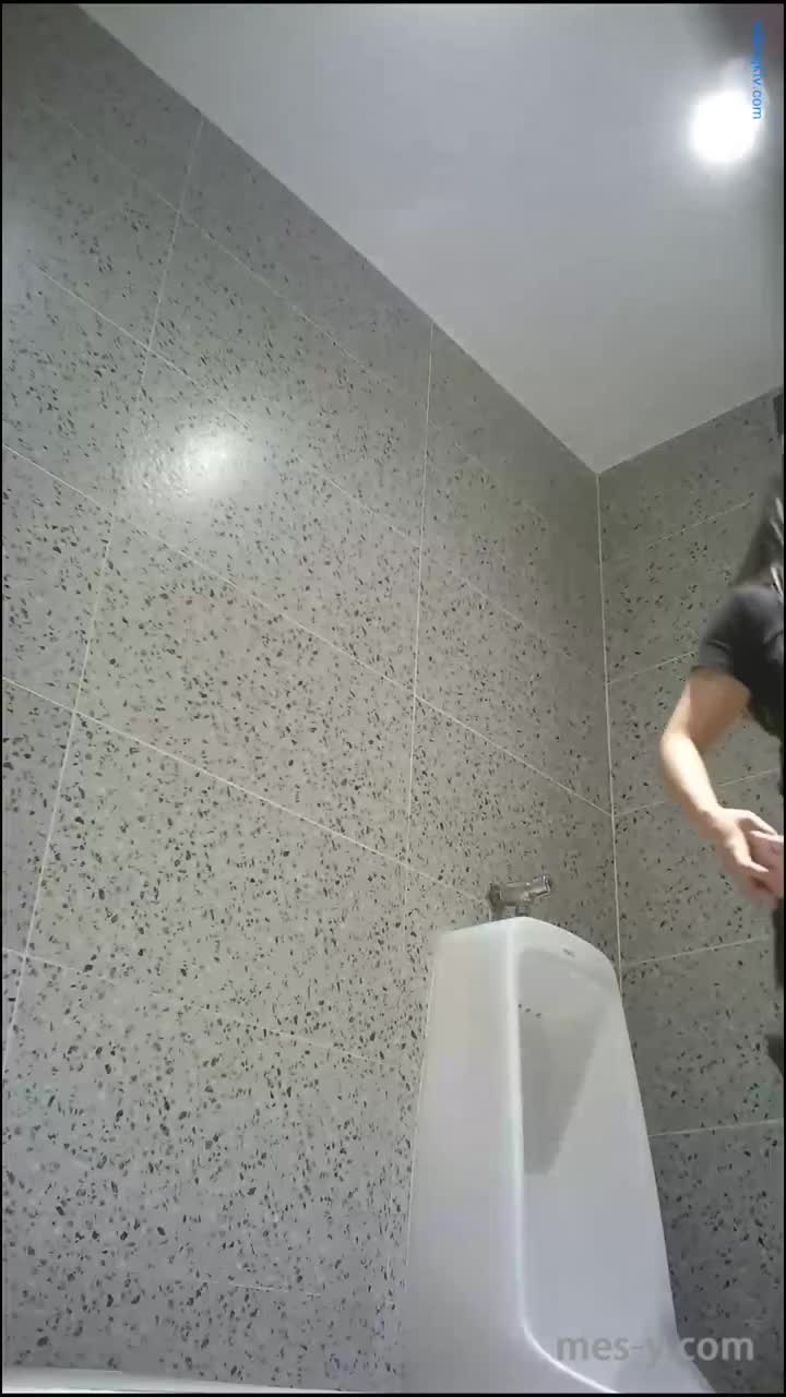 24212561-f4d9-42e5-b5b1-81f299ee735f.mp4