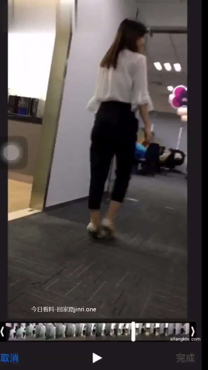 b73220d5-ca93-4fb0-b5bd-01529a4a9914.mp4