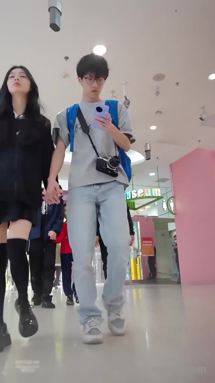 78cb2059-a371-43cc-b31b-8562715a9bc4.mp4