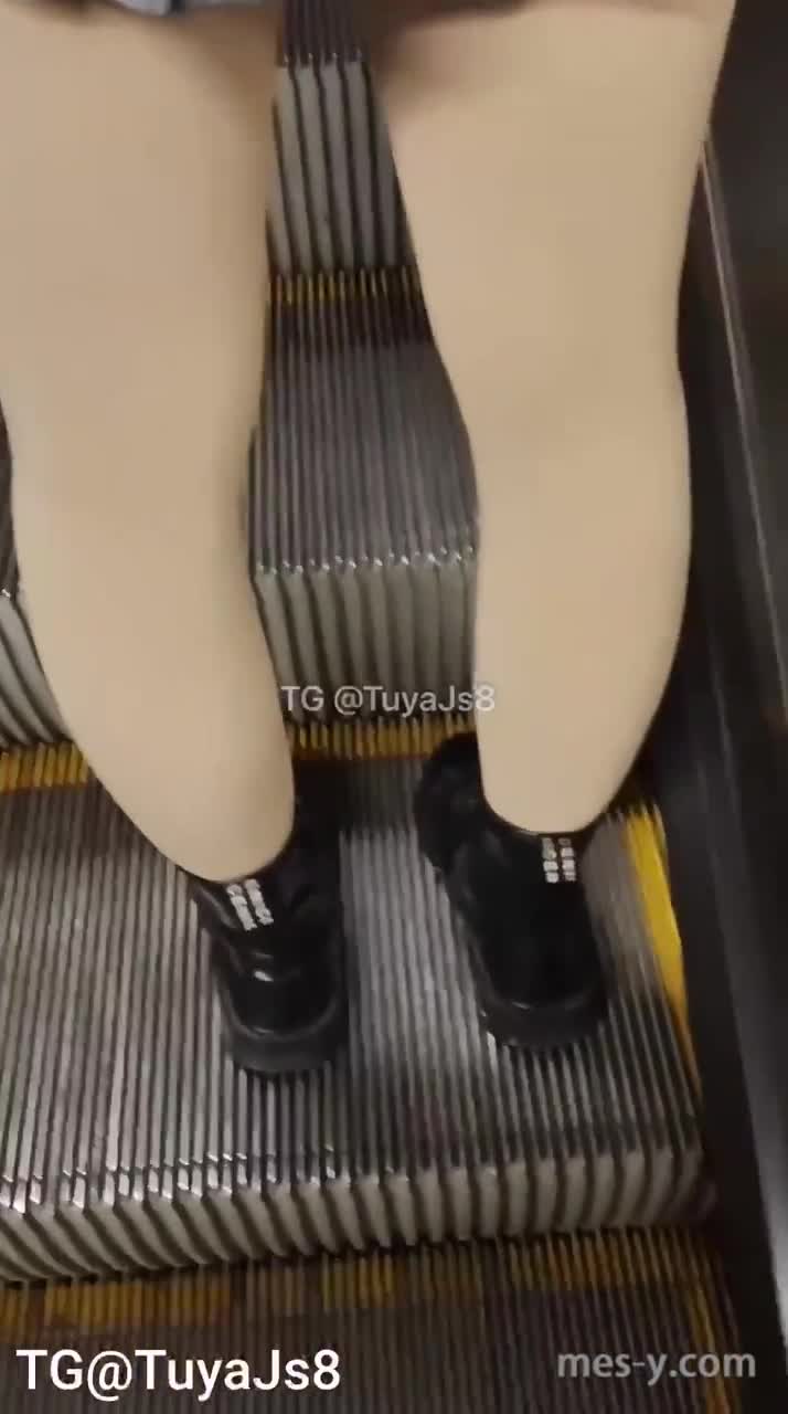 dfcc5c5f-6c67-49cf-8ce6-ddfb7c99560c.mp4