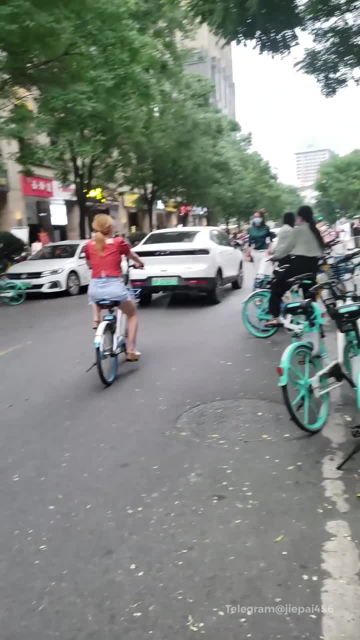 2ed91207-9a23-46f9-a36c-a09a084d8301.mp4