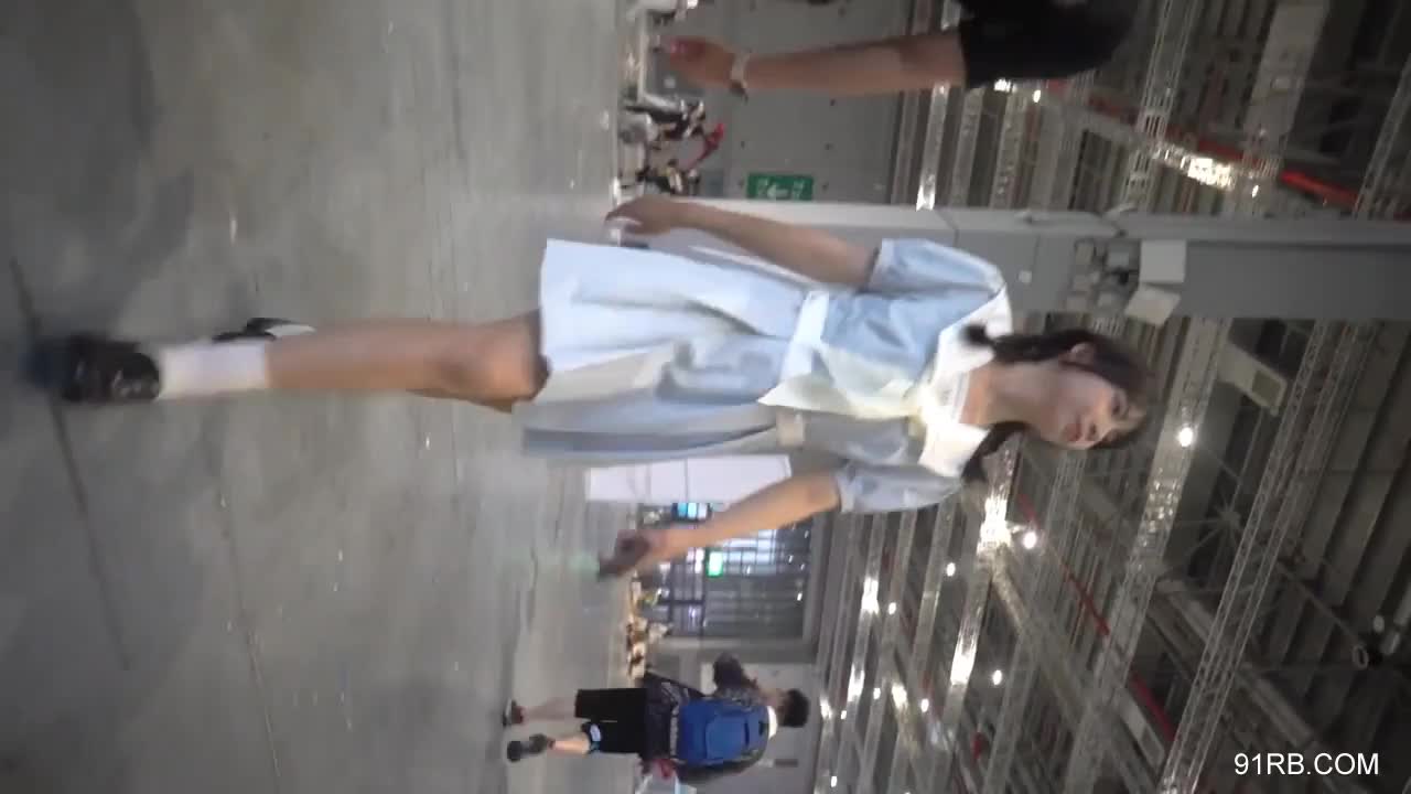 8a08b502-3524-43cb-a2bd-20193f68c506.mp4