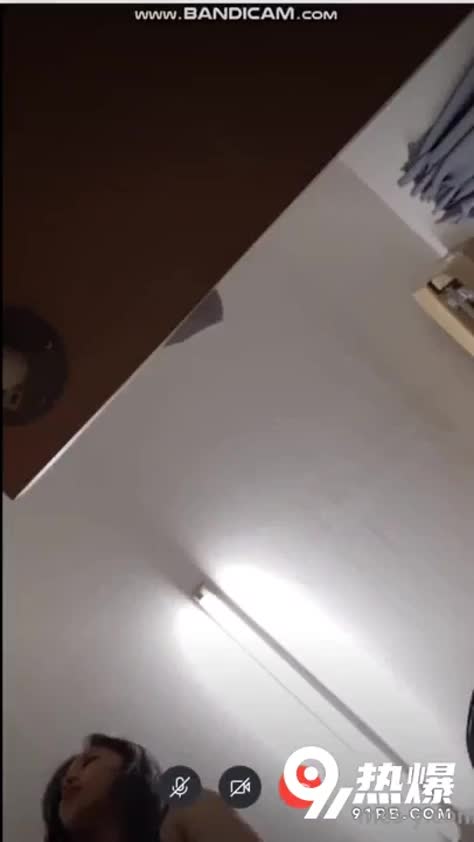 a12d16af-323e-489c-81b2-8f6c3c45b3e0.mp4