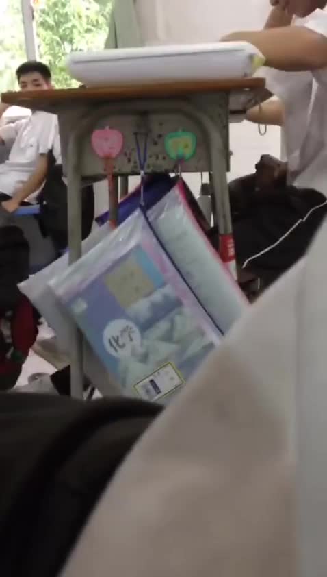 10c6afdb-0c76-49e8-b4d8-1cd4ed154162.mp4