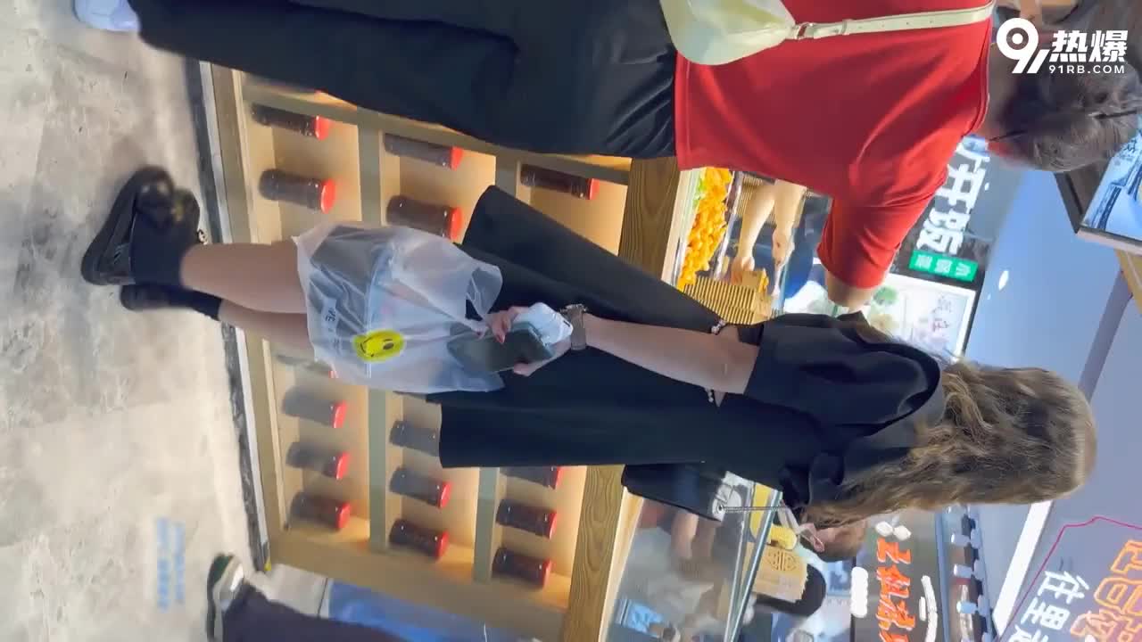 3691068f-e65e-4702-890b-4e7a4ca6564c.mp4