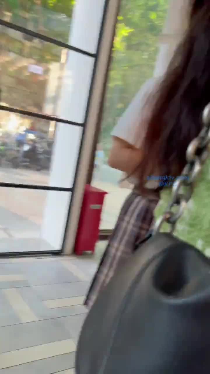 1ca9d83a-2ff1-11f0-b8dd-7add7bac399a.mp4