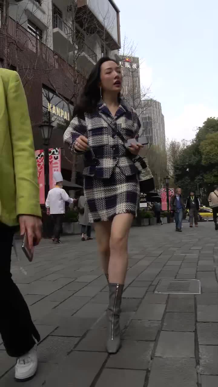 8098d2bc-de7a-47e5-a88d-738eeecc2e75.mp4