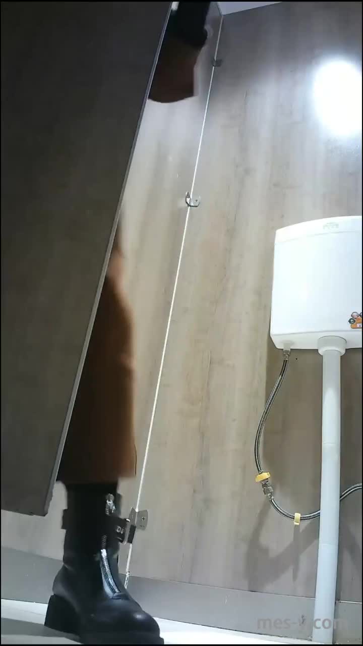 b43fa976-f9ec-41f1-aef0-2409c5b6dd2d.mp4