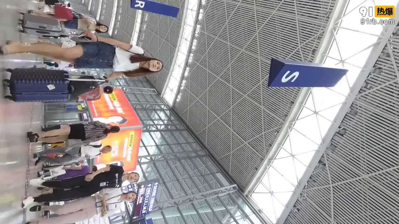 b74e1cea-0eda-4351-97fa-3ca3c95d4736.mp4