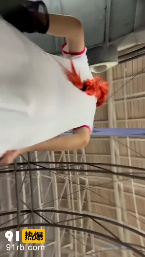 b35da4b6-9848-4fd8-8052-6be79af0303f.mp4